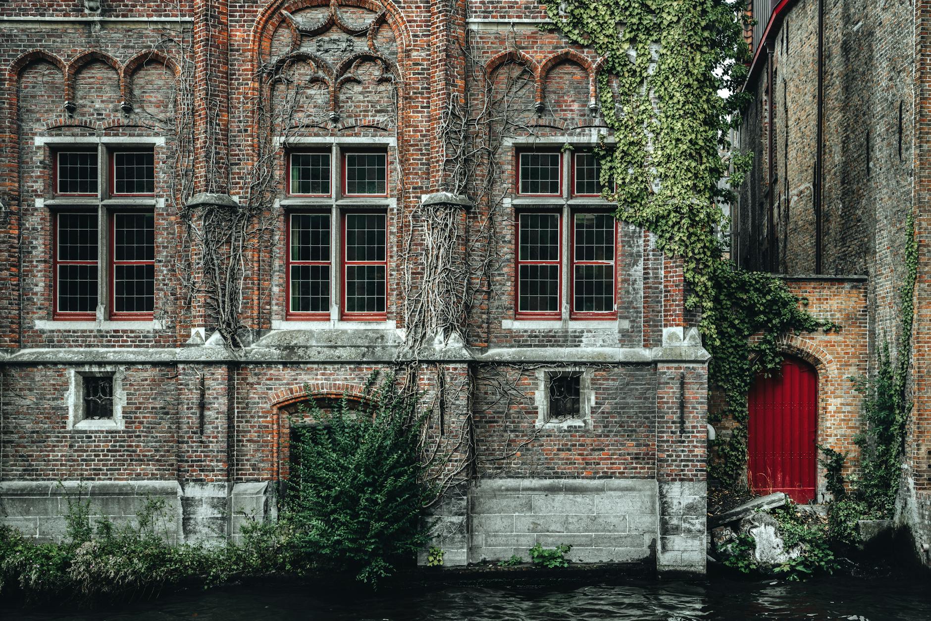 Alte Backsteinbaufassade Am Kanal